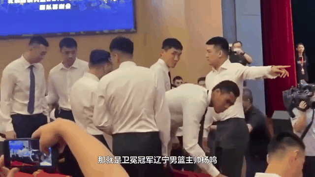 爱游戏登录入口-犹他爵士主帅突然辞职，球队陷入动荡