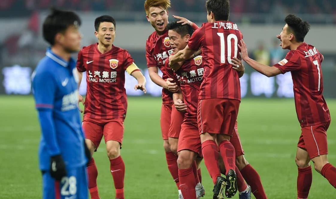 包含上港球队整体强势，稳固领先地位的词条