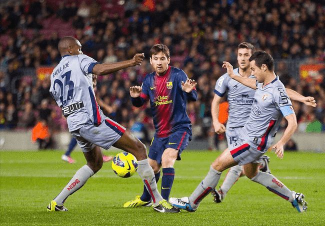 关于意大利队在与瑞士队的比赛中战平，保持小组领先的信息