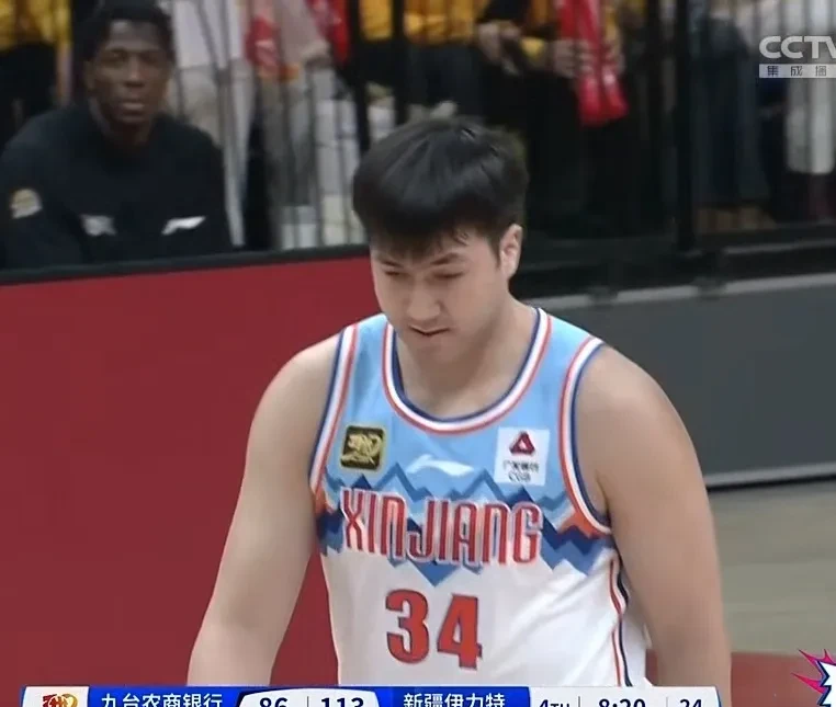 新疆队在比拼中展现实力，战胜对手