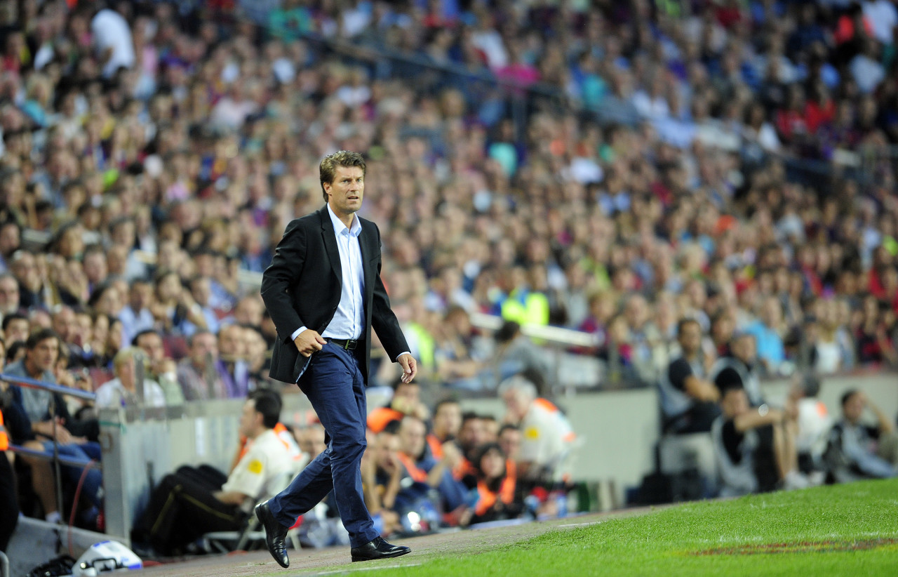 丹麦中场公开批评主教练决策，引发争议