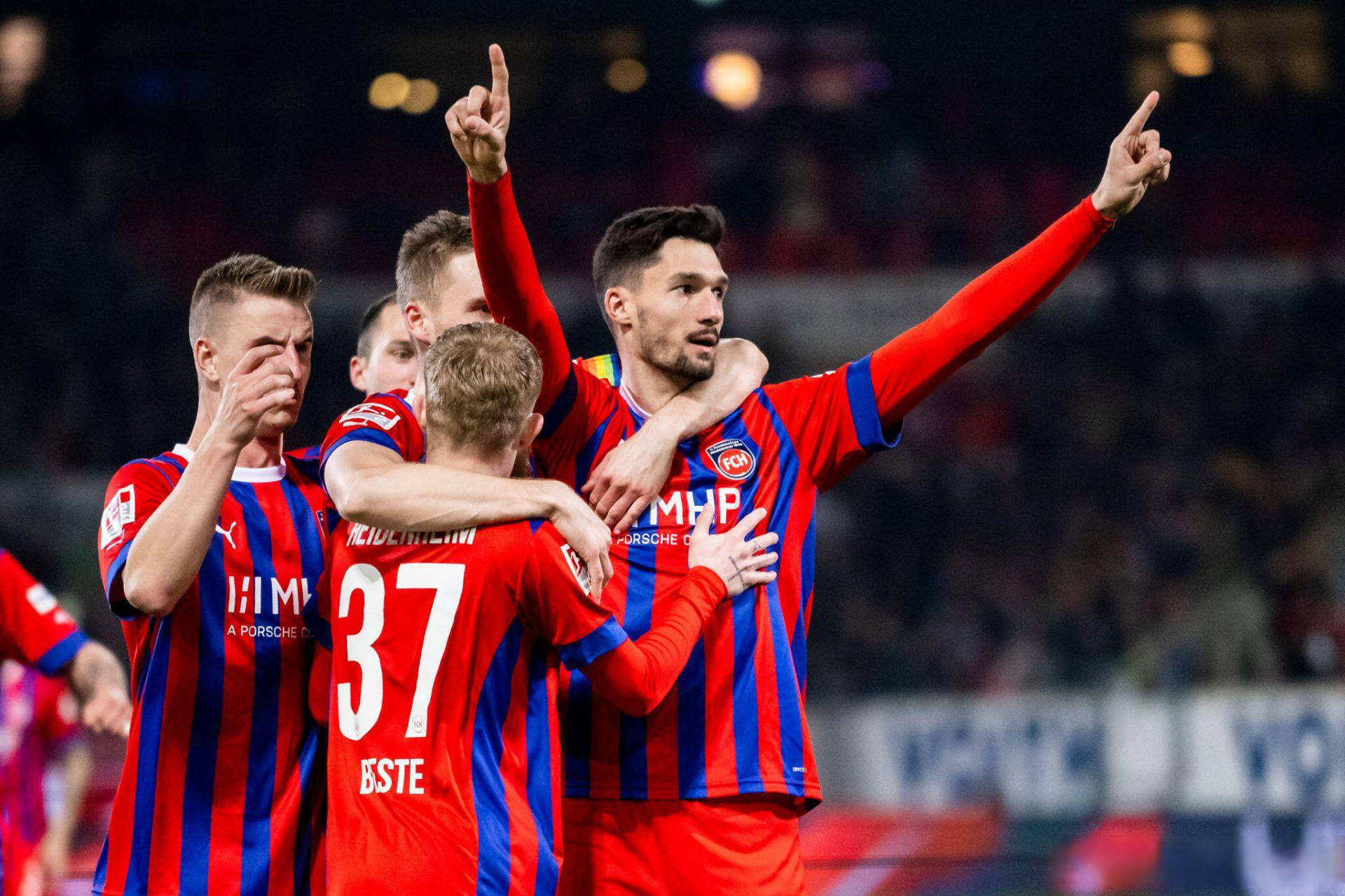 沃尔夫斯堡客场大捷，保级希望渐生曙光的简单介绍