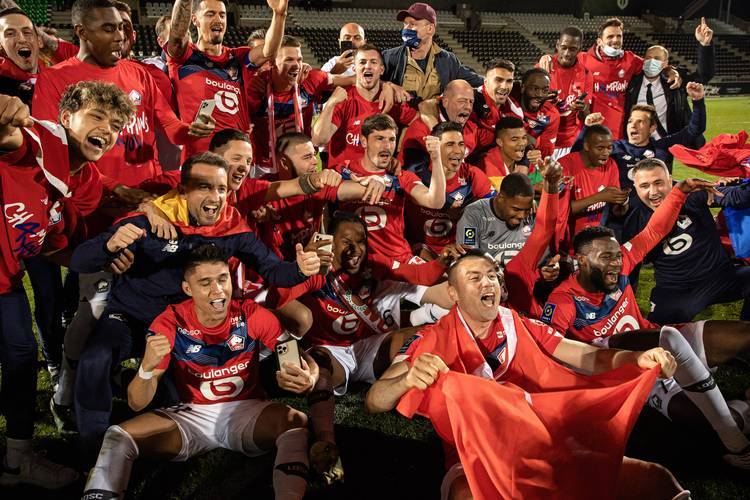 里尔后卫受伤下场，对球队防线影响较大的简单介绍