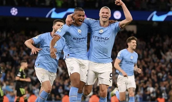 曼城客场逆转，保持不败纪录